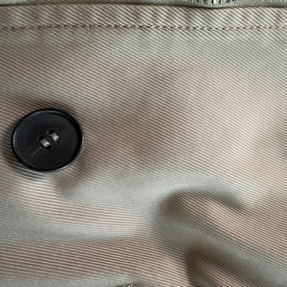 Authentic Burberry trench coat - Picture 7 of 13